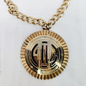 Vtg Miriam Haskell Unsigned Gold Tone Large Round Ornate Pendant Necklace Metal